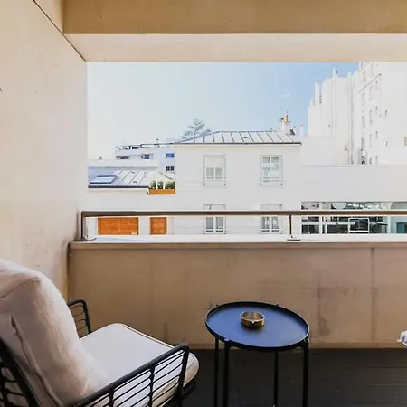 Modern, Spacious Just Outside Paris Levallois-Perret