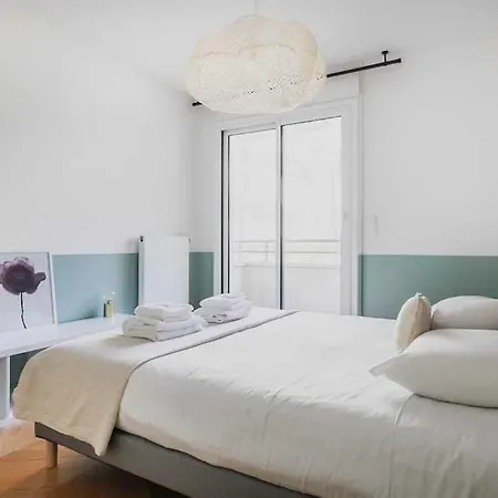 Modern, Spacious Just Outside Paris Levallois-Perret
