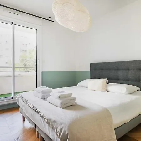 Modern, Spacious Just Outside Paris *