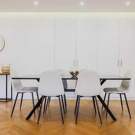 Modern, Spacious Just Outside Paris