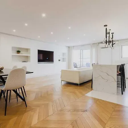 Lejlighed Modern, Spacious Just Outside Paris Levallois-Perret