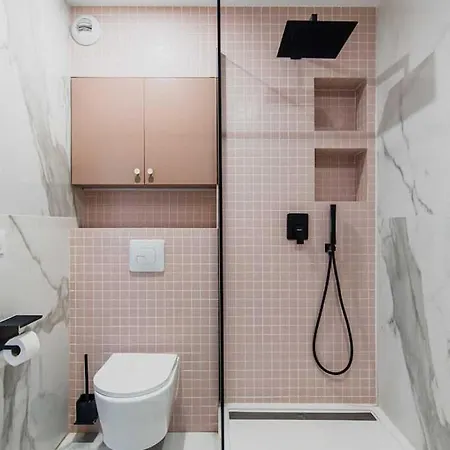 Modern, Spacious Just Outside Paris *
