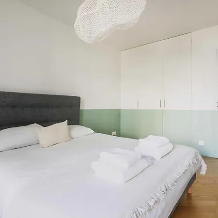 Modern, Spacious Just Outside Paris * Levallois-Perret