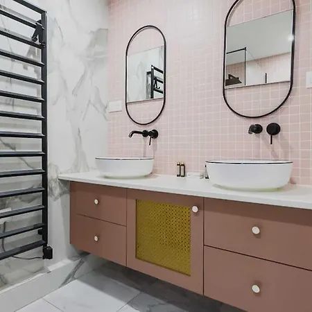 Modern, Spacious Just Outside Paris