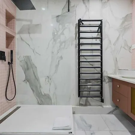 Modern, Spacious Just Outside Paris Lejlighed Levallois-Perret