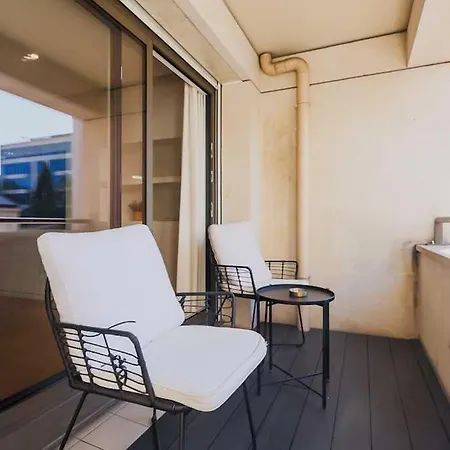 Modern, Spacious Just Outside Paris Levallois-Perret